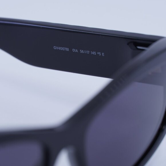 🕶️ New Givenchy GV40078I 01A Sunglasses - Shiny Black/Gold with Studs Frame - Picture 5 of 9